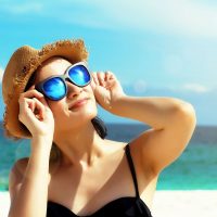 woman wearing sunglasses to protect her eyes from UV light